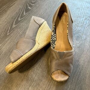 TOMS Women's Peep Toe Wedge Shoes - Brown